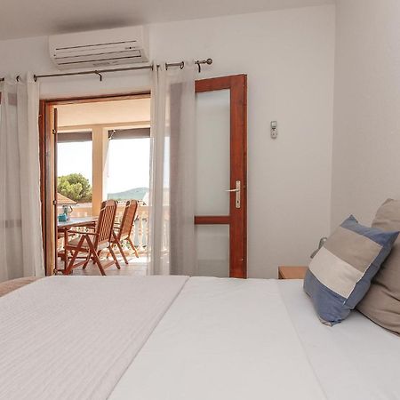 2 Bedroom Stunning Apartment In Pirovac Exterior photo