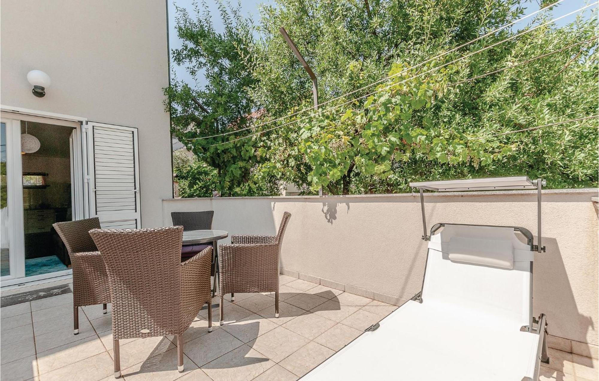 2 Bedroom Stunning Apartment In Pirovac Exterior photo